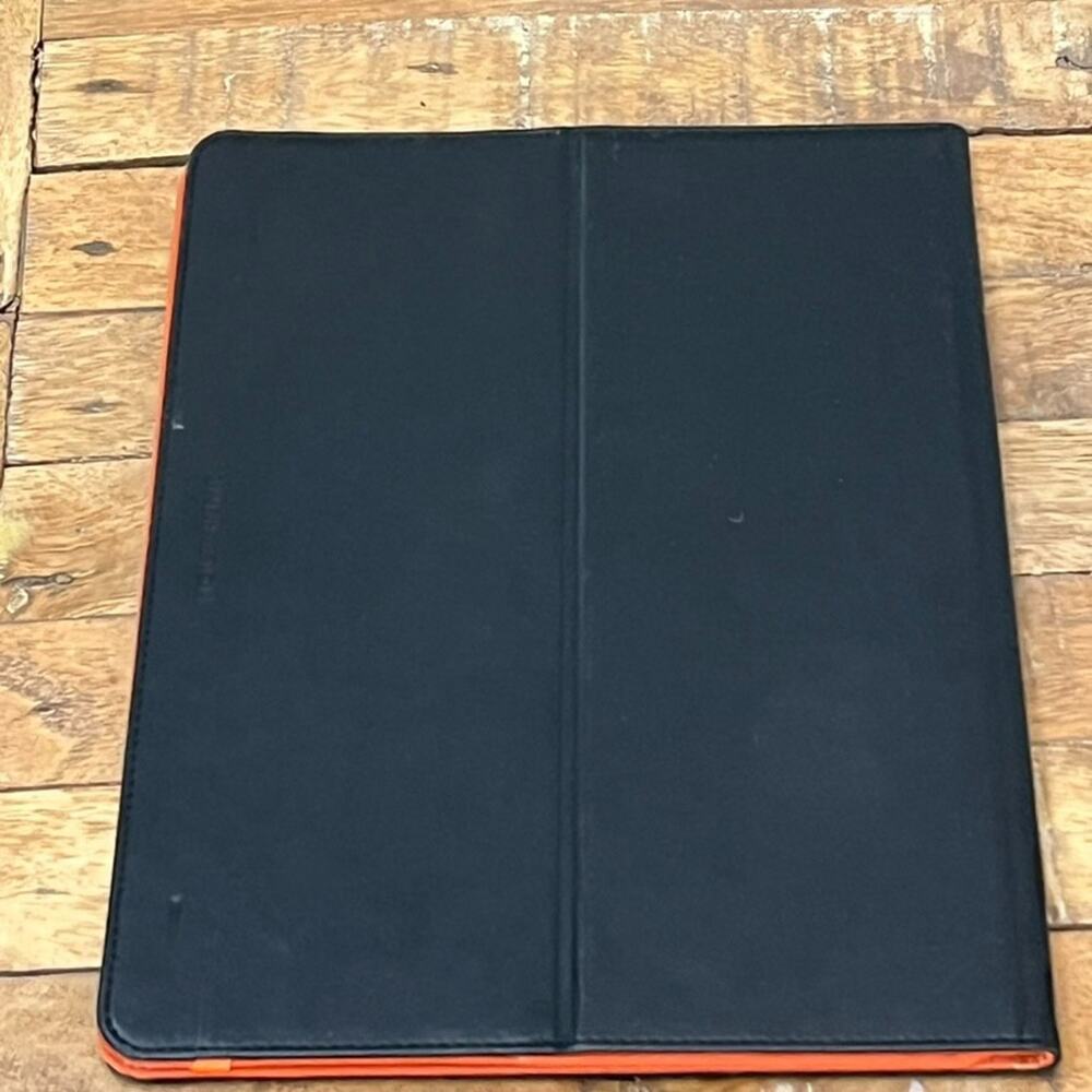 Moleskine Bicolor Universal Tablet Case Black/Orange - Picture 9 of 12